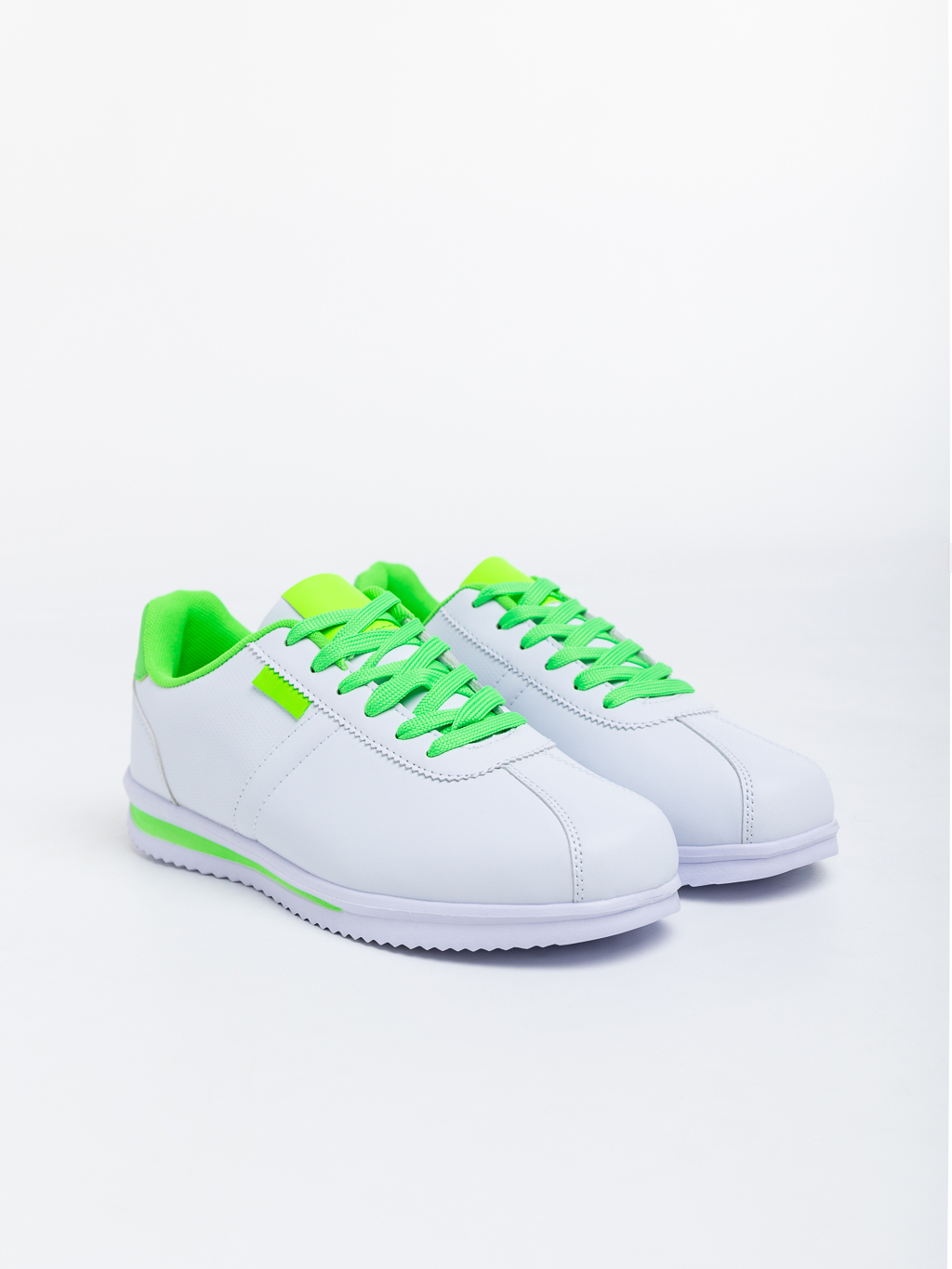 Ανδρικά αθλητικά παπούτσια λευκά με πράσινο από οικολογικό δέρμα Miguel, 2 - Kalapod.gr