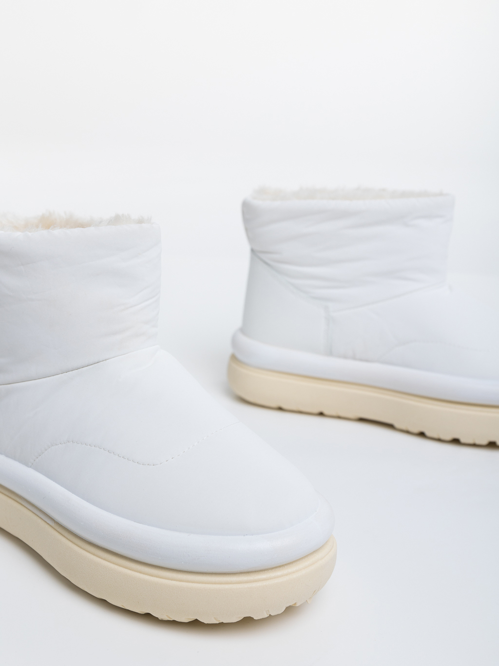 Γυναικείες μπότες λευκά από οικολογικό δέρμα και ύφασμα Leola, 6 - Kalapod.gr