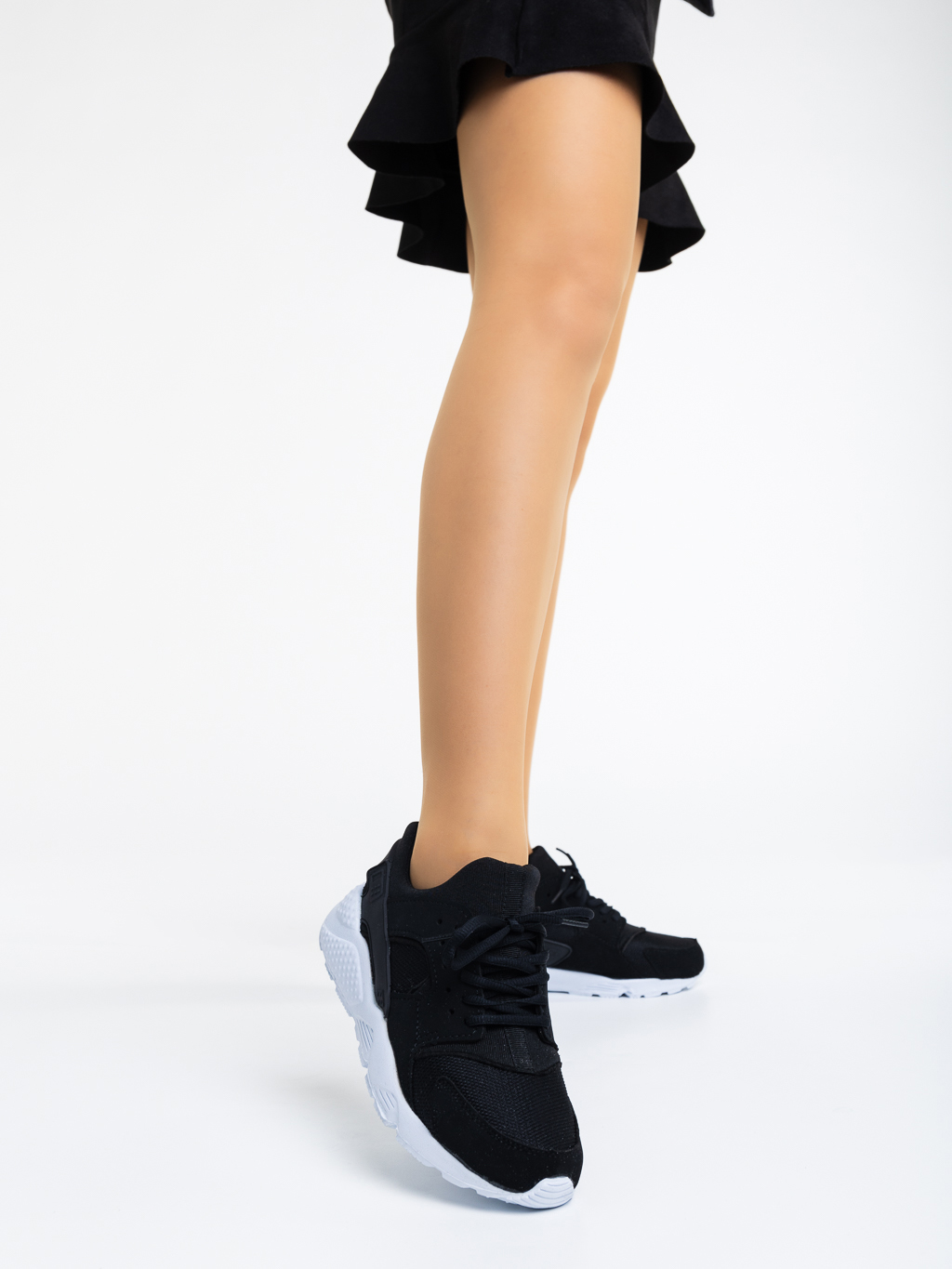 Γυναικεία αθλητικά παπούτσια μαύρα από ύφασμα Teryl, 2 - Kalapod.gr