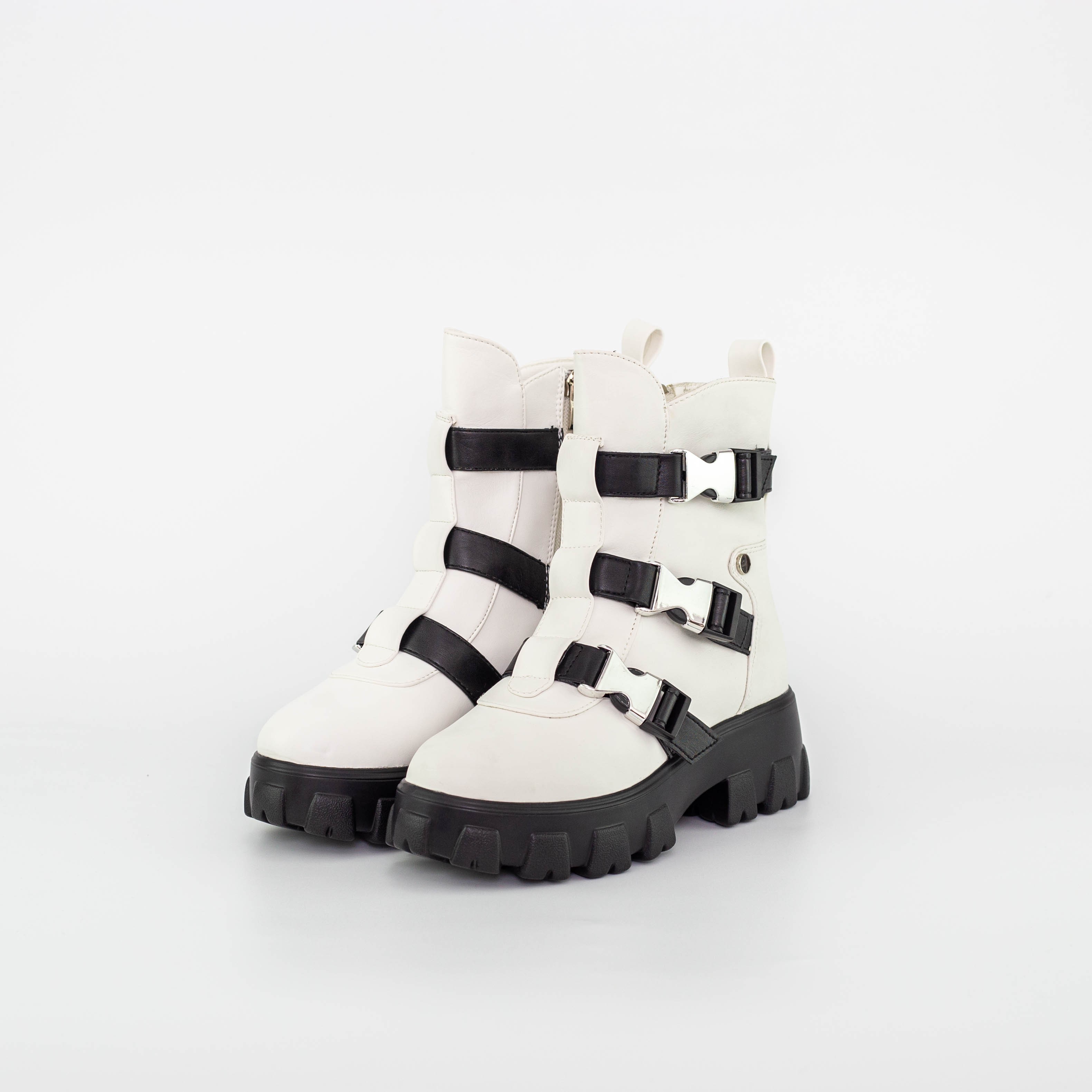 Απαλές γυναικείες μπότες Tameka Λευκό-Μαύρο - Kalapod.gr Απαλές γυναικείες μπότες Tameka Λευκό-Μαύρο - Kalapod.gr