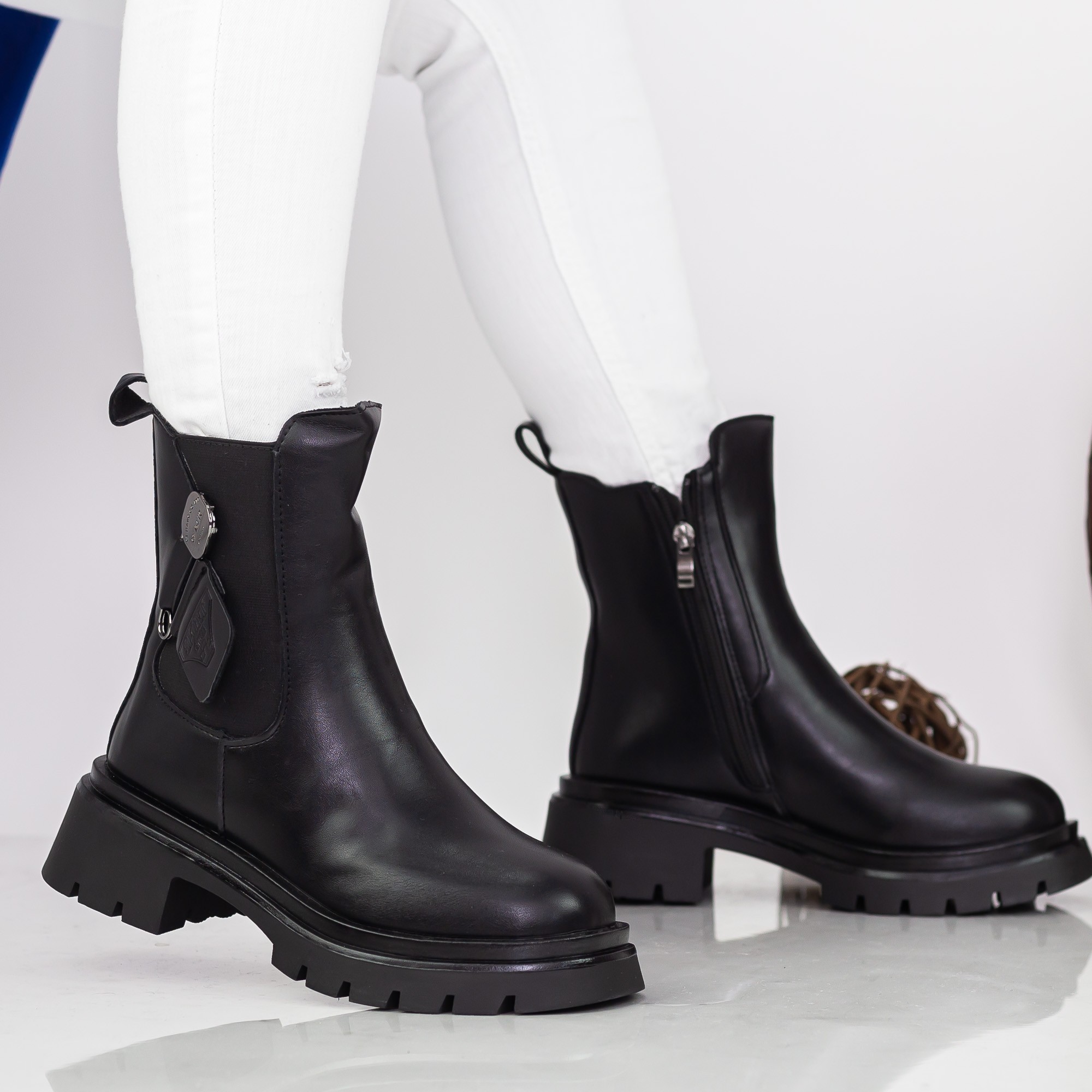 Γυναικείες μπότες με πλατφόρμα Hamiya Μαύρο - Kalapod.gr Γυναικείες μπότες με πλατφόρμα Hamiya Μαύρο - Kalapod.gr