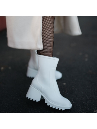 Γυναικείες Μπότες, Γυναικείες μπότες  λευκά από συνθετικό ύλικο Sumeya - Kalapod.gr
