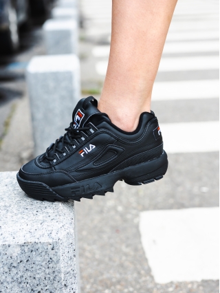 Γυναικεία Αθλητικά Παπούτσια, Γυναικεία αθλητικά παπούτσια  Fila μαύρα από οικολογικό δέρμα Disruptor V1 Premium - Kalapod.gr