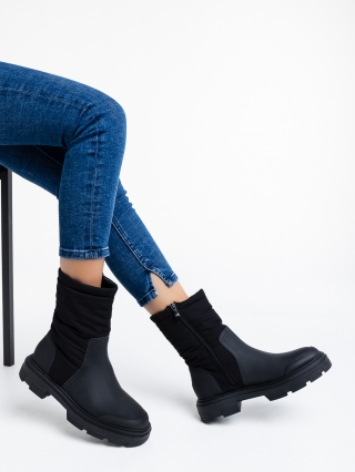 Μπότες  με πλατφόρμα, Γυναικείες μπότες μαύρα από οικολογικό δέρμα και ύφασμα Nermina - Kalapod.gr