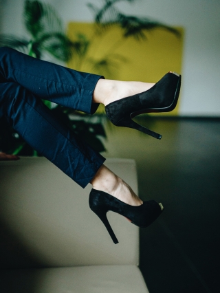 Ψηλοτάκουνα παπούτσια, Γυναικείες γόβες μαύρα  από ύφασμα  Rozaliya - Kalapod.gr