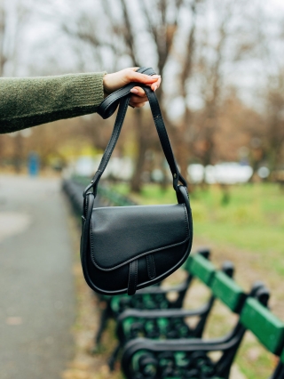 Γυναικεία Αξεσουάρ, Γυναικεία τσάντα μαύρη από οικολογικό δέρμα Michala - Kalapod.gr