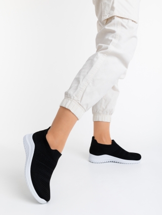 Γυναικεία Αθλητικά Παπούτσια, Γυναικεία αθλητικά παπούτσια μαύρα με λευκό από ύφασμα Sumitra - Kalapod.gr