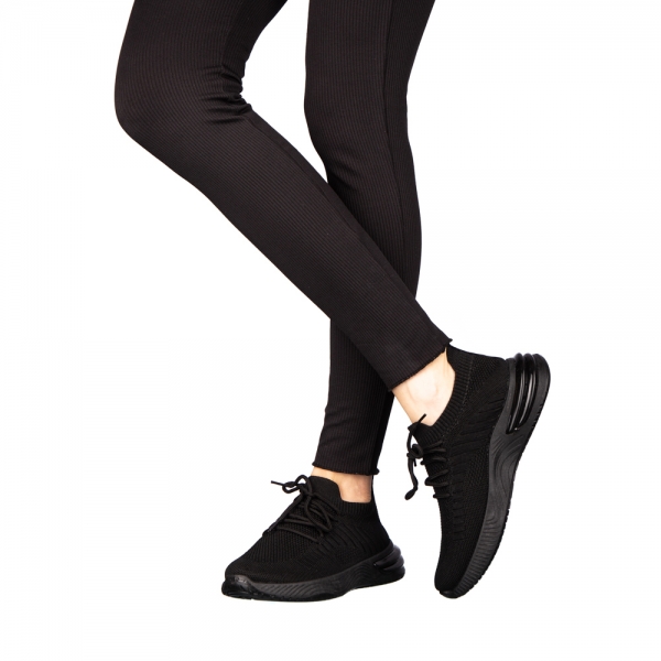 Γυναικεία αθλητικά παπούτσια  μαύρα από ύφασμαMoretti, 3 - Kalapod.gr