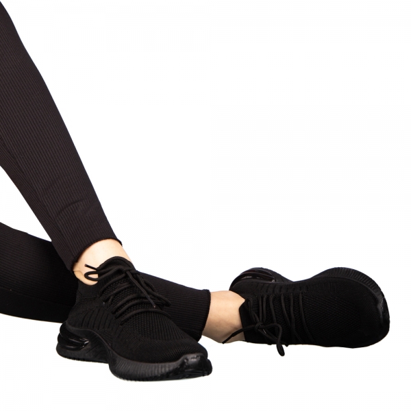 Γυναικεία αθλητικά παπούτσια  μαύρα από ύφασμαMoretti, 5 - Kalapod.gr