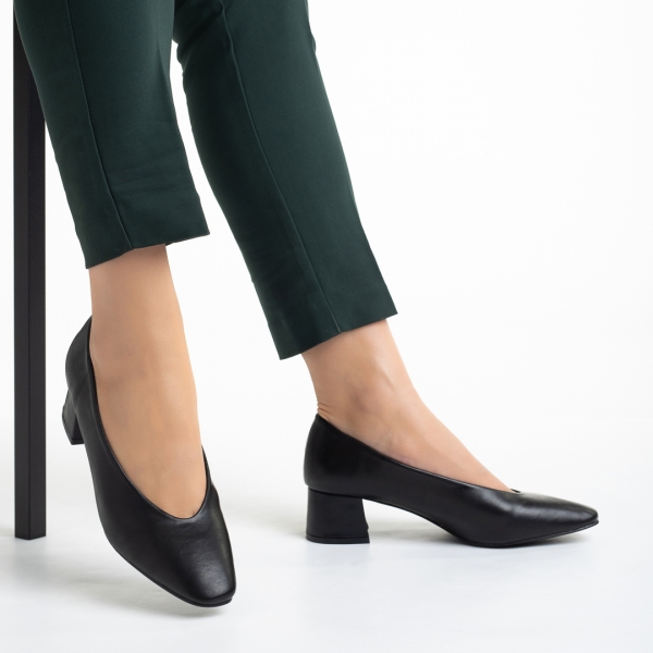 Γυναικεία παπούτσια  μαύρα από οικολογικό δέρμα με τακούνι Veda, 5 - Kalapod.gr