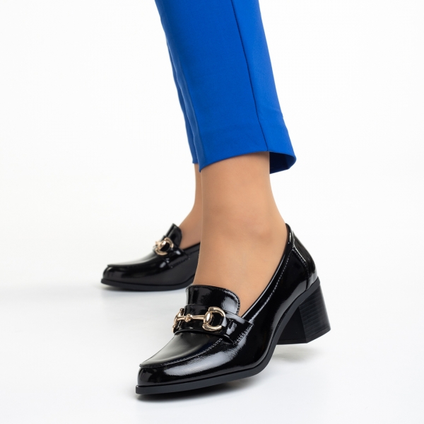 Γυναικεία παπούτσια  μαύρα από οικολογικό δέρμα  λουστρίνι με τακούνι Ilonka - Kalapod.gr