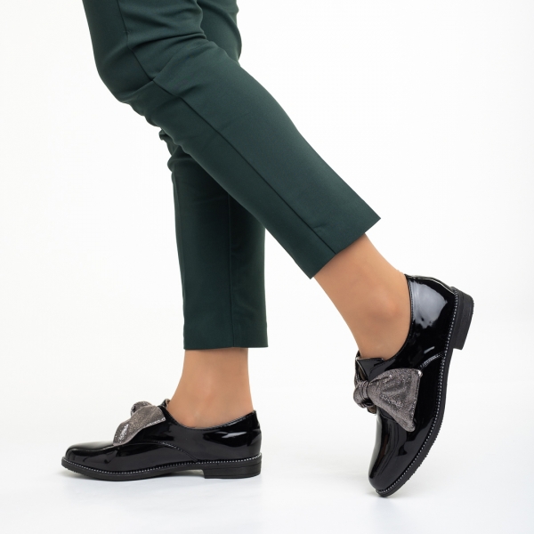 Γυναικεία παπούτσια  μαύρα από οικολογικό δέρμα  λουστρίνι Mitra, 4 - Kalapod.gr