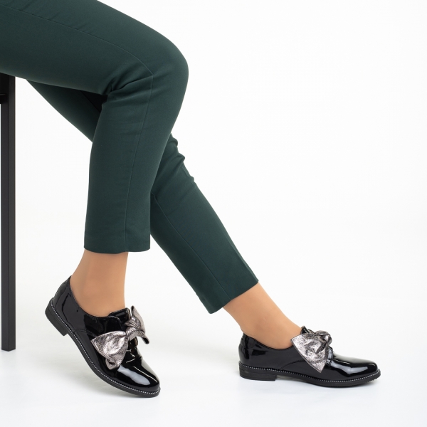 Γυναικεία παπούτσια  μαύρα από οικολογικό δέρμα  λουστρίνι Mitra, 3 - Kalapod.gr