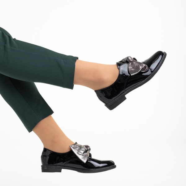 Γυναικεία παπούτσια  μαύρα από οικολογικό δέρμα  λουστρίνι Mitra, 6 - Kalapod.gr