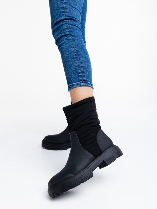 Γυναικείες μπότες μαύρα από οικολογικό δέρμα και ύφασμα Nermina, 2 - Kalapod.gr