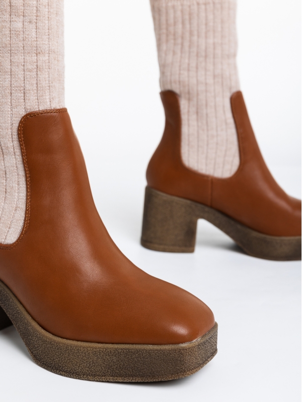 Γυναικεία μπότακια καμελ από οικολογικό δέρμα και ύφασμα Fizza, 6 - Kalapod.gr