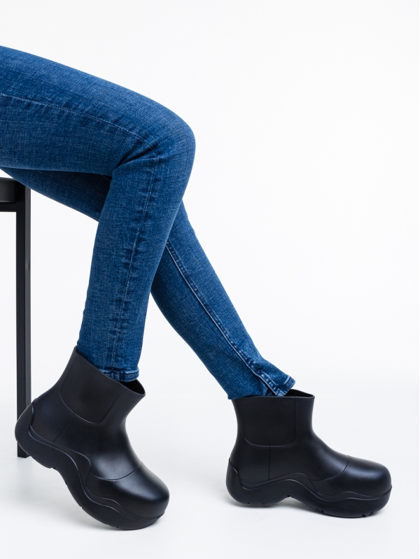 Γυναικείες μπότες μαύρα από καουτσούκ Apolena - Kalapod.gr