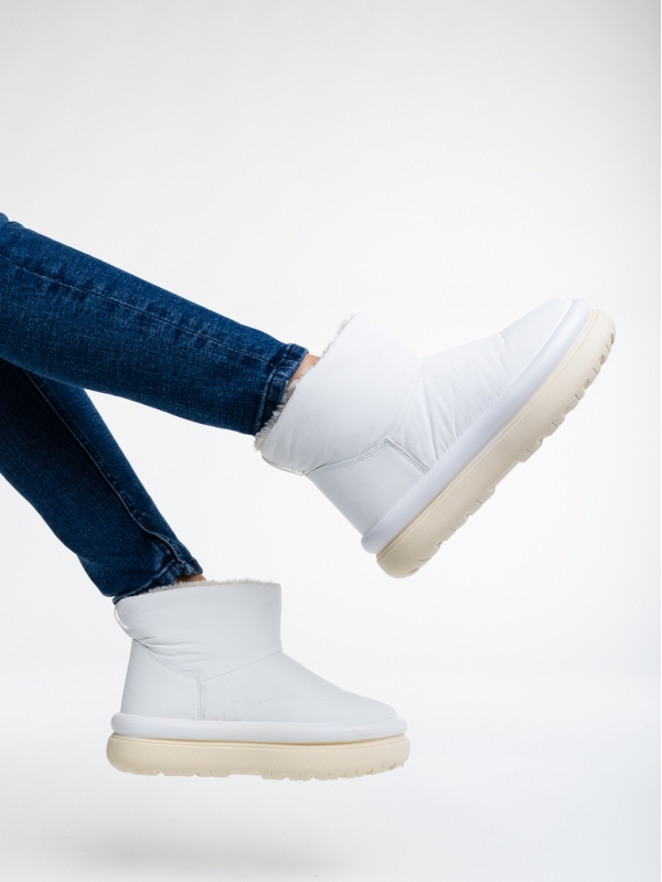 Γυναικείες μπότες λευκά από οικολογικό δέρμα και ύφασμα Leola, 3 - Kalapod.gr