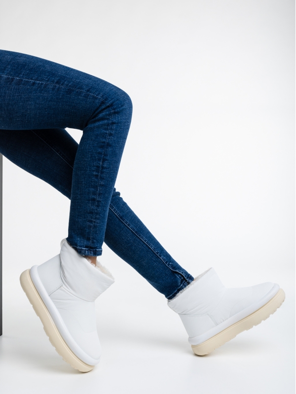 Γυναικείες μπότες λευκά από οικολογικό δέρμα και ύφασμα Leola, 4 - Kalapod.gr