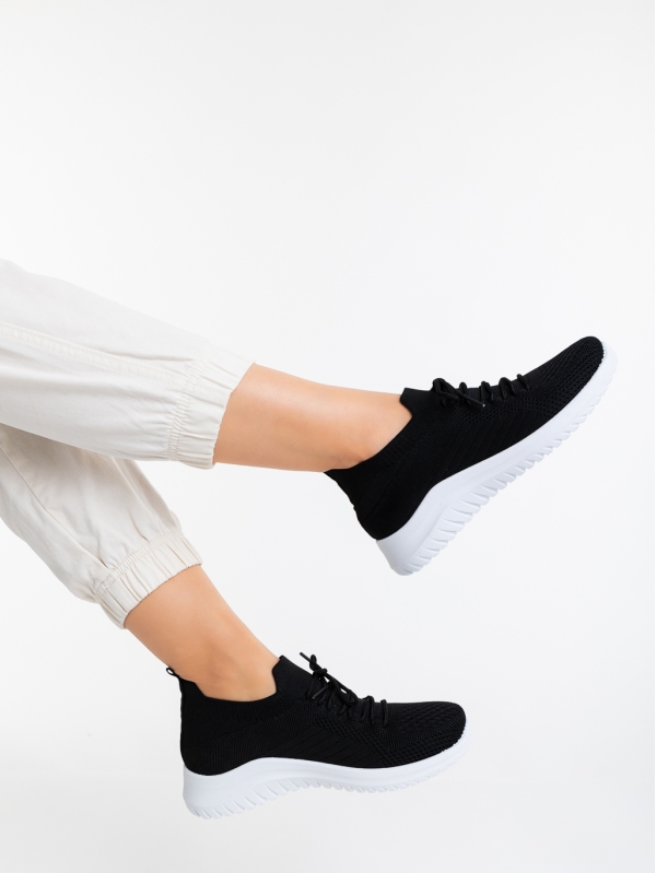 Γυναικεία αθλητικά παπούτσια μαύρα με λευκό από ύφασμα Therese - Kalapod.gr