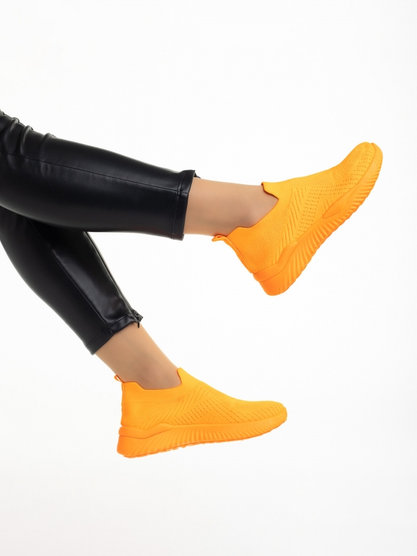 Γυναικεία αθλητικά παπούτσια πορτοκαλί από ύφασμα Murielle - Kalapod.gr
