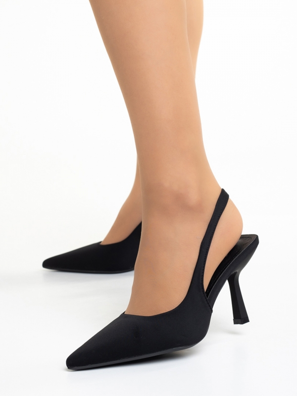 Γυναικεία παπούτσια  μαύρα  από ύφασμα με τακούνι Oveta, 2 - Kalapod.gr
