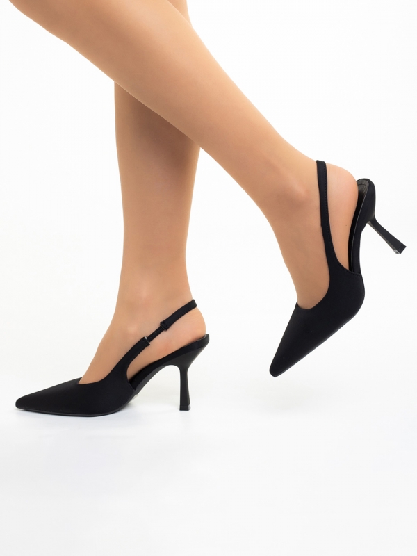 Γυναικεία παπούτσια  μαύρα  από ύφασμα με τακούνι Oveta, 3 - Kalapod.gr