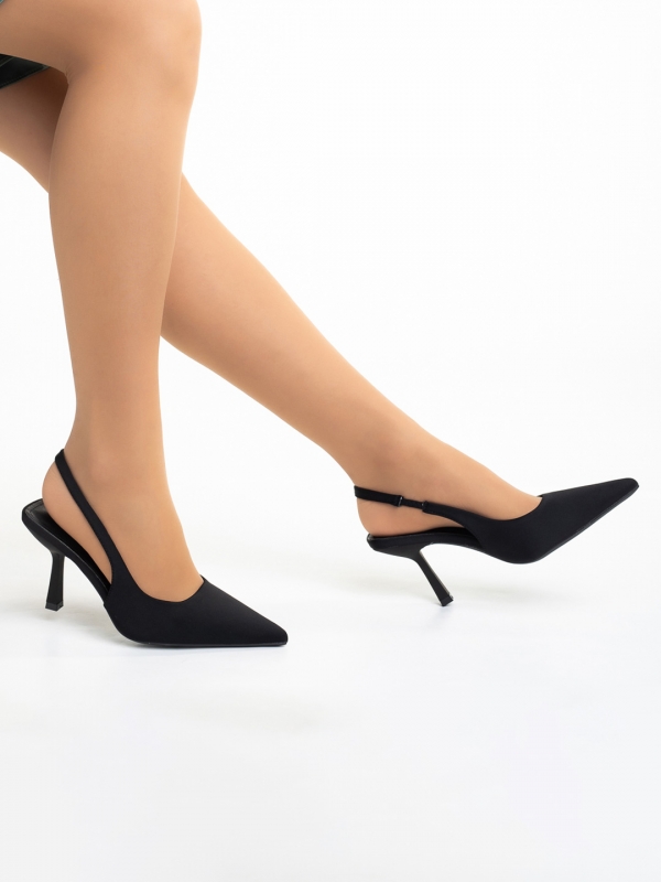 Γυναικεία παπούτσια  μαύρα  από ύφασμα με τακούνι Oveta - Kalapod.gr