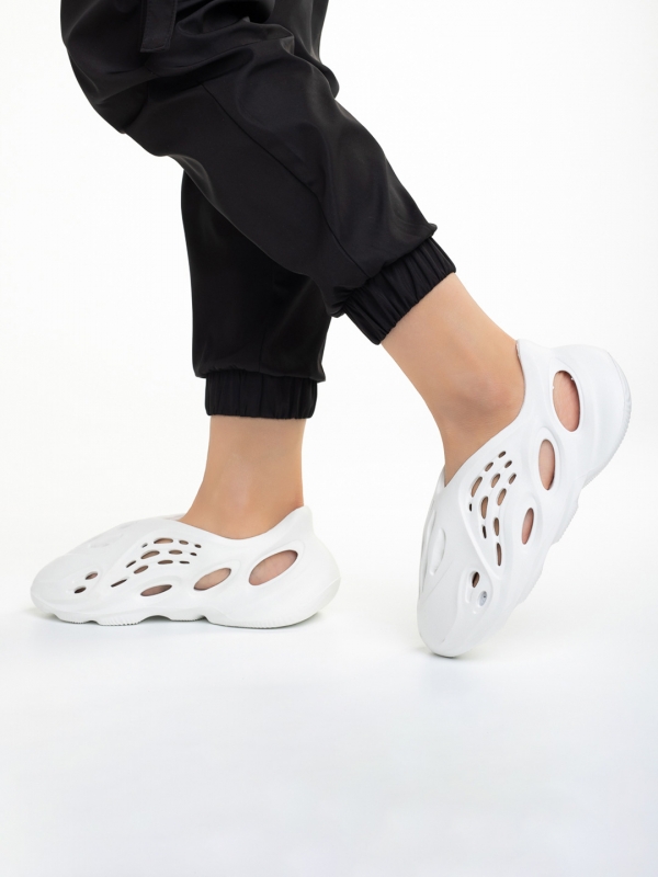 Γυναικεία αθλητικά παπούτσια  λευκά  από πολυουρεθάνη Grania, 3 - Kalapod.gr