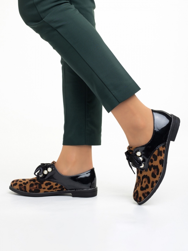 Γυναικεία παπούτσια  λεοπάρδαλη από οικολογικό δέρμα και ύφασμα Sarai, 2 - Kalapod.gr