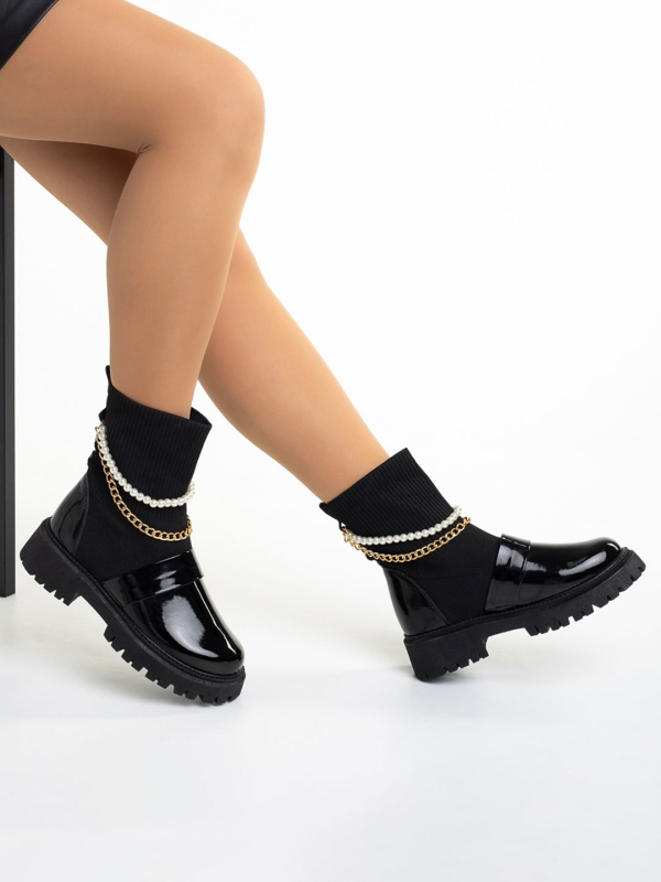 Γυναικείες μπότες μαύρες από οικολογικό λακαρισμένο δέρμα  και ύφασμα Caralyn, 4 - Kalapod.gr