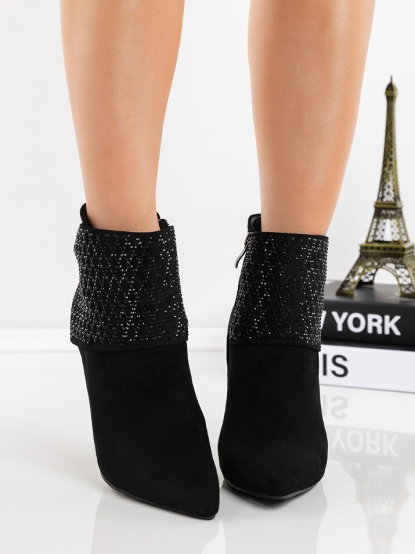 Μποτάκια με λεπτό τακούνι Onaka Μαύρο, 4 - Kalapod.gr